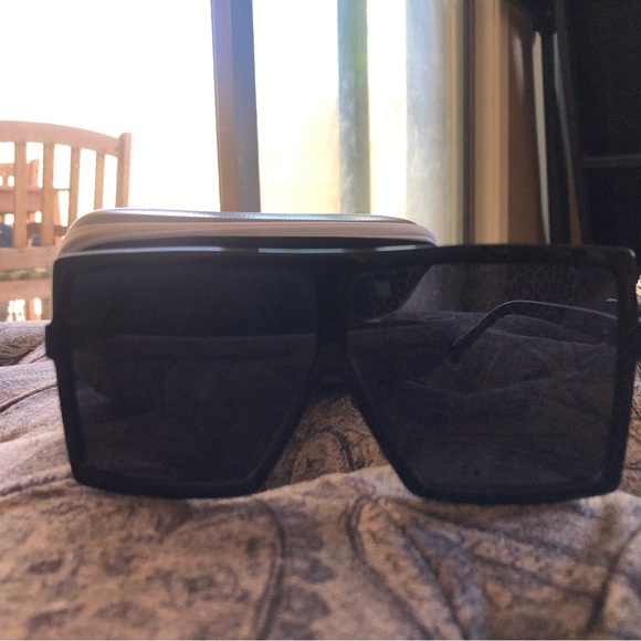 Big black square sunglasses - Picture 1 of 2